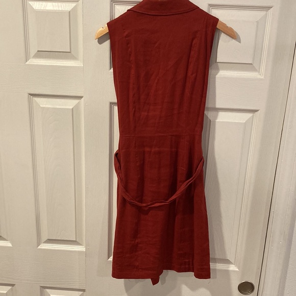 Rust colored vest - Picture 4 of 5